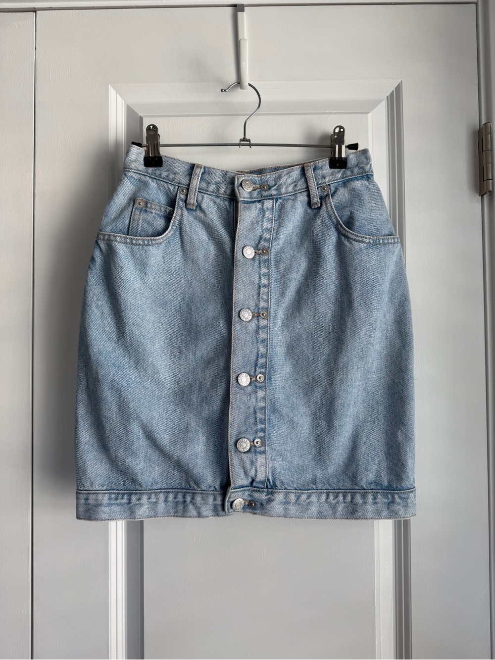 Vintage Guess Women’s Button Front Denim Skirt Light Wash Size 27